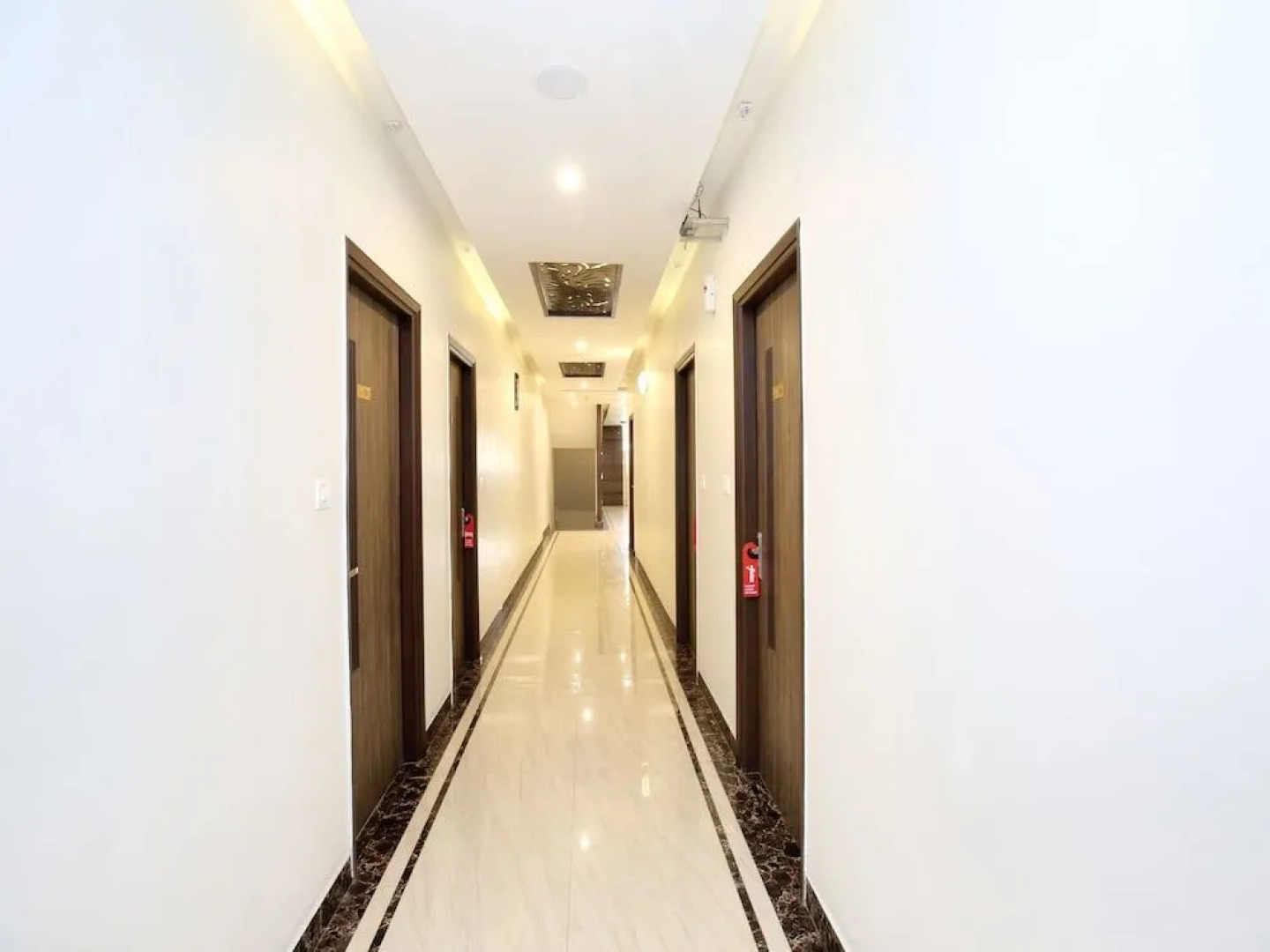 OYO 14981 Hotel Royal MJS