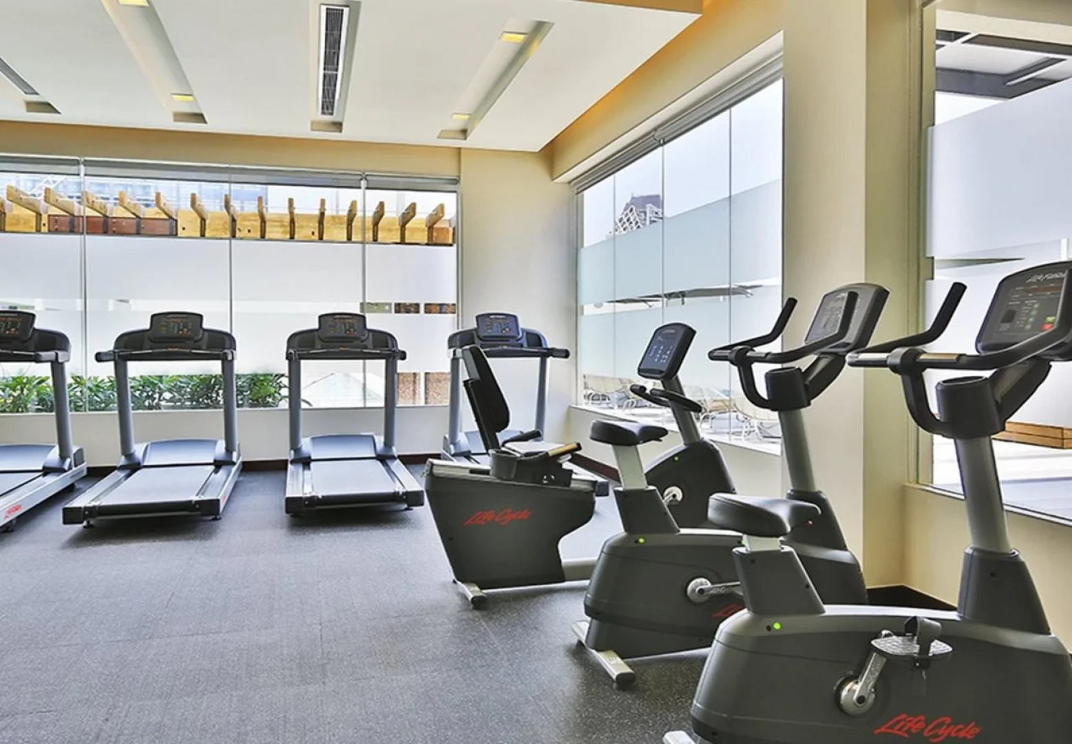 Holiday Inn & Suites Makati by IHG