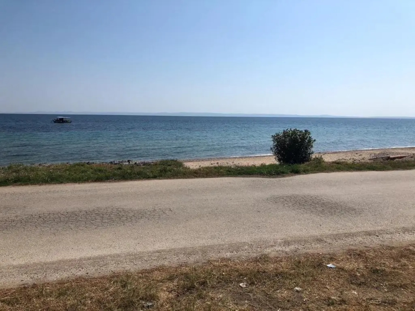 DISTRiCT 01 Beachfront appartment