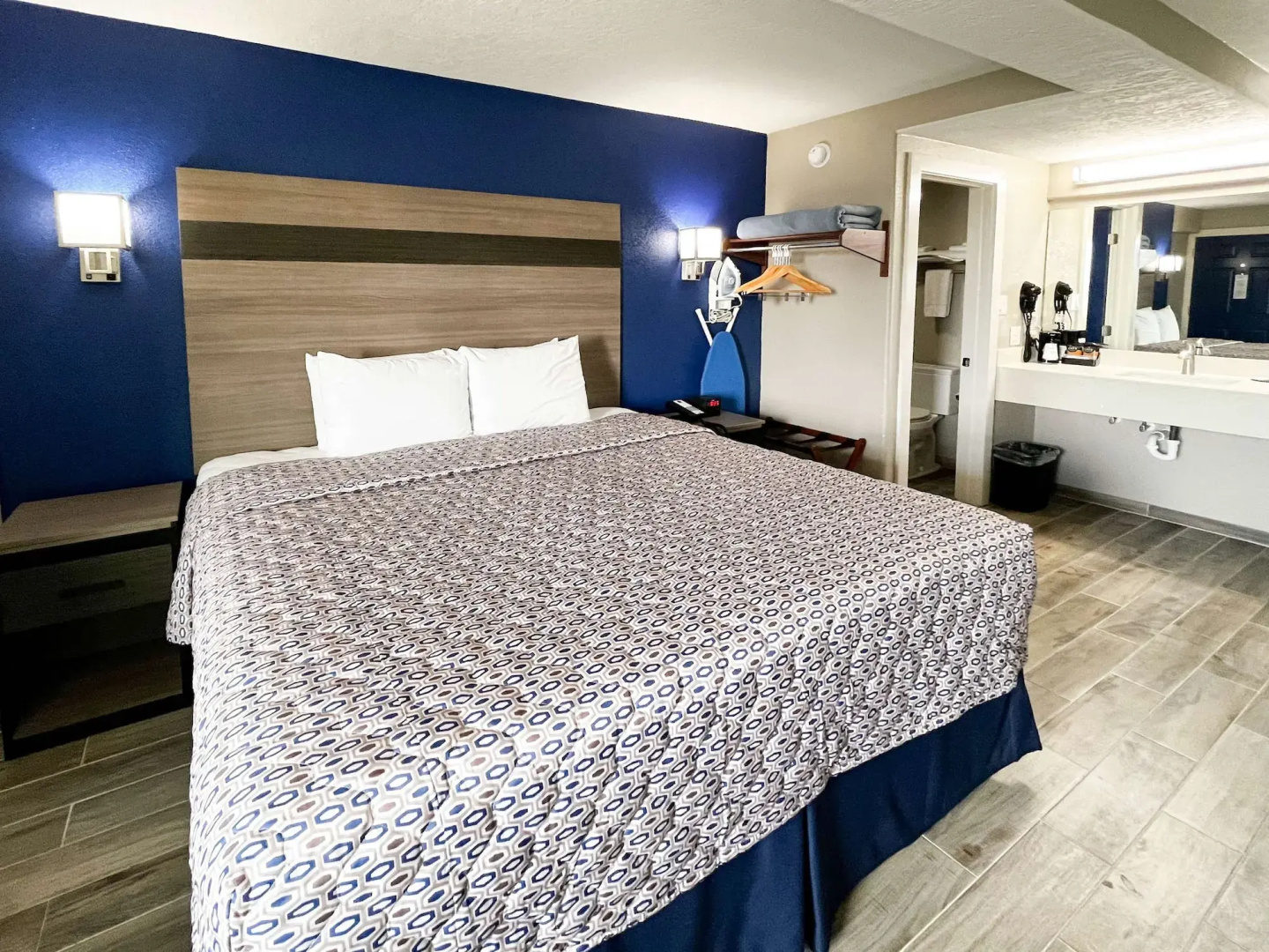 Blue Wave Inn