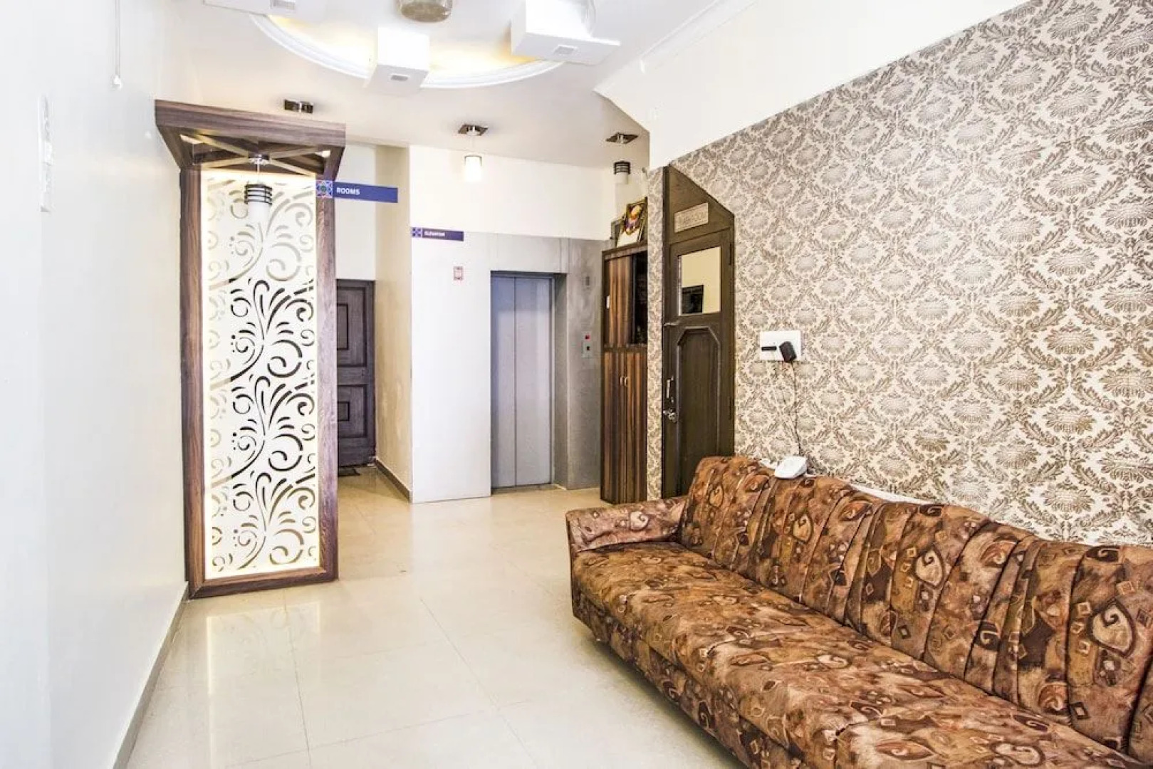 FabExpress Royal Residency Suites