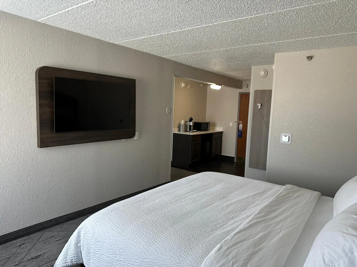 Holiday Inn Express & Suites Eden Prairie – Minneapolis by IHG