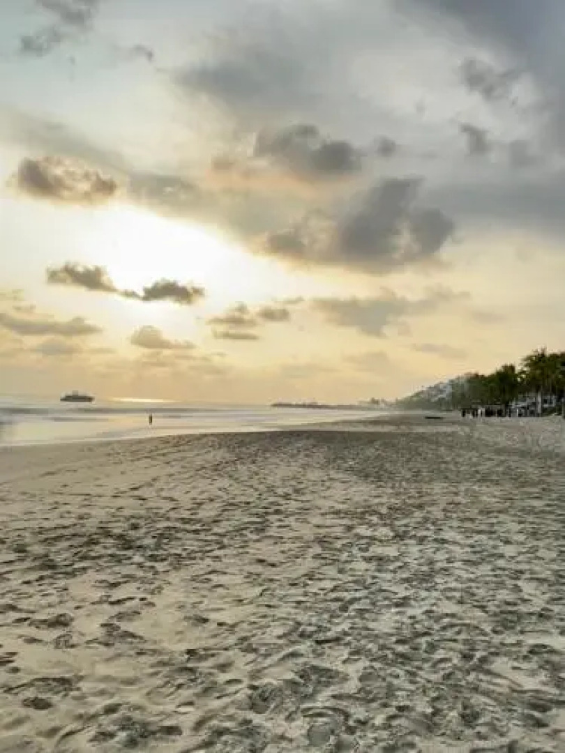 Bay View Grand Marina Condo 1004s