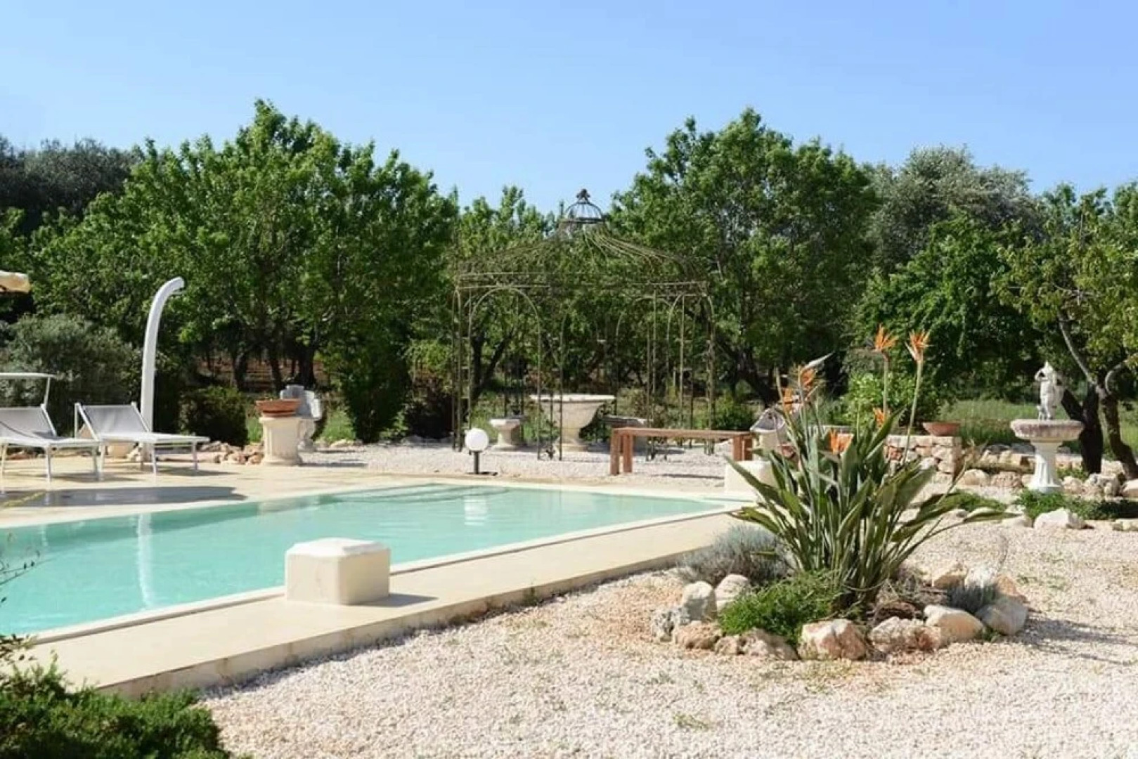 Lamia Tipica con Piscina
