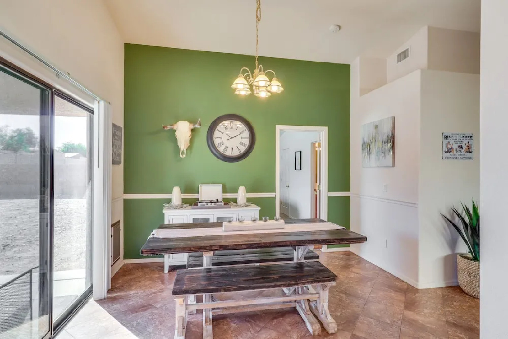 Inviting Bullhead City Gem: 3 Mi to Colorado River