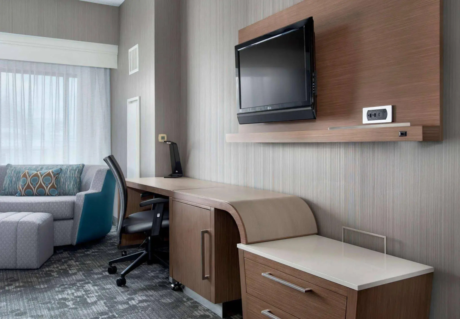 Courtyard by Marriott Newark Elizabeth