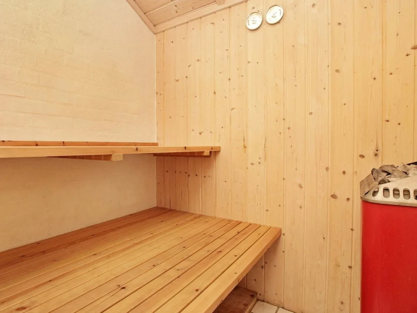 Magnificent Holiday Home in Humble With Sauna