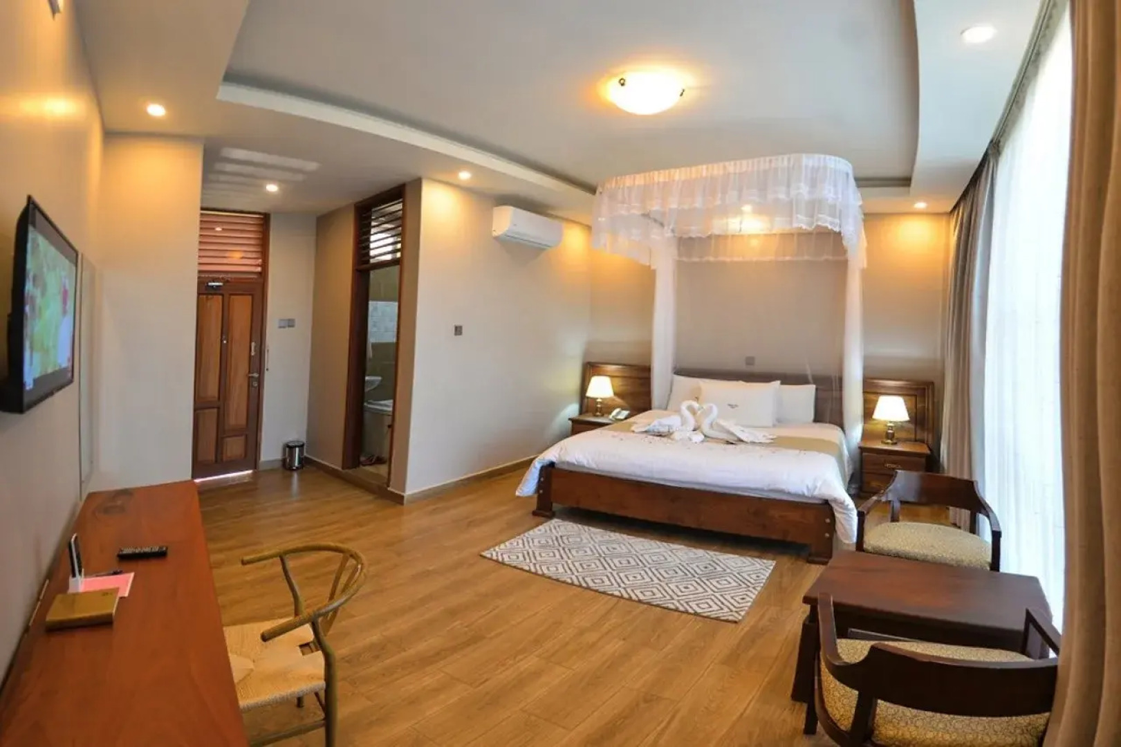 Отель Maple Leaf