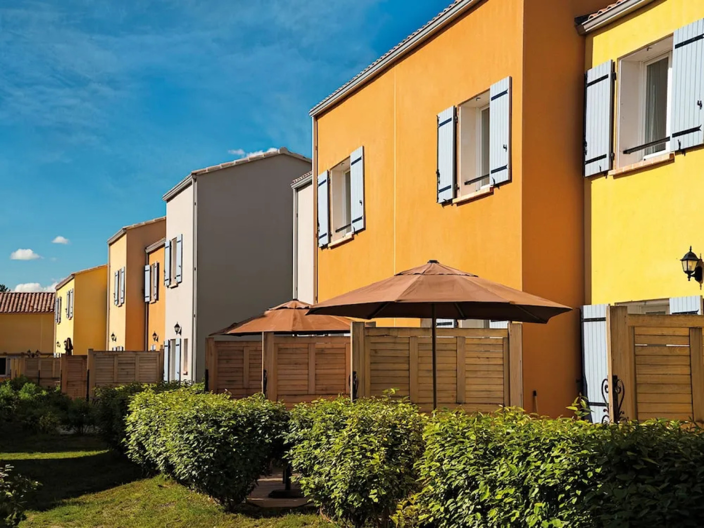 Spacious Holiday Home With Dishwasher and AC, in the Luberon