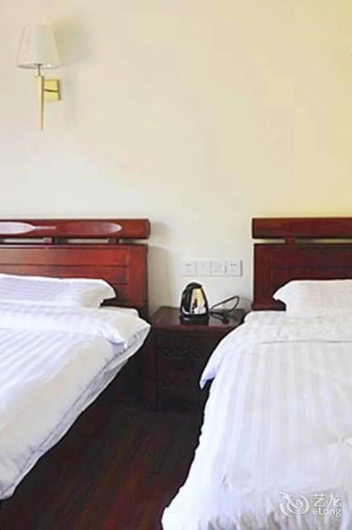 Wuyuan Huayuan Mountain Villa