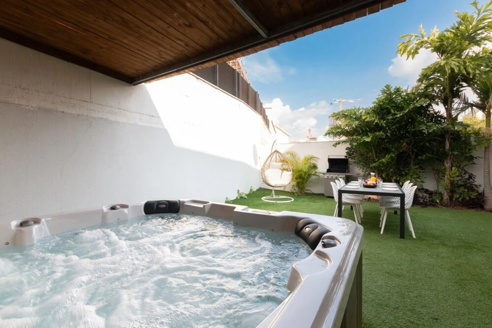 Huge Pampering Villa 5 BR with Jacuzzi