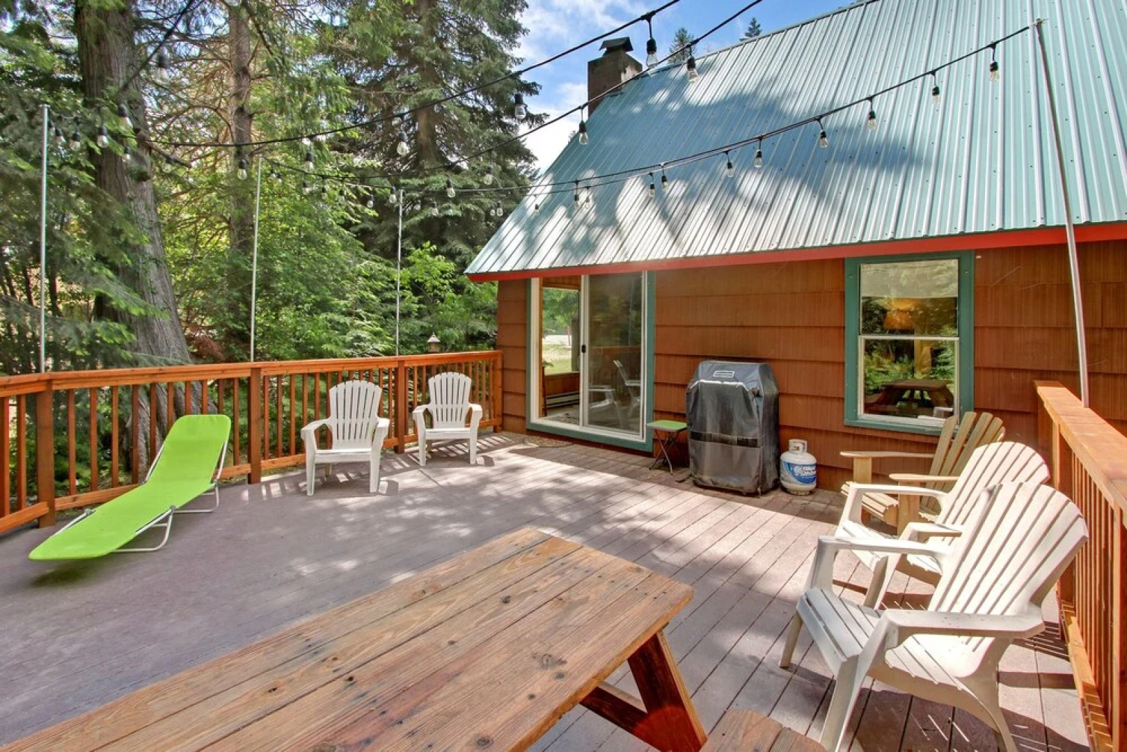 Peaceful Pines Cabin - Three Bedroom Home with Hot Tub