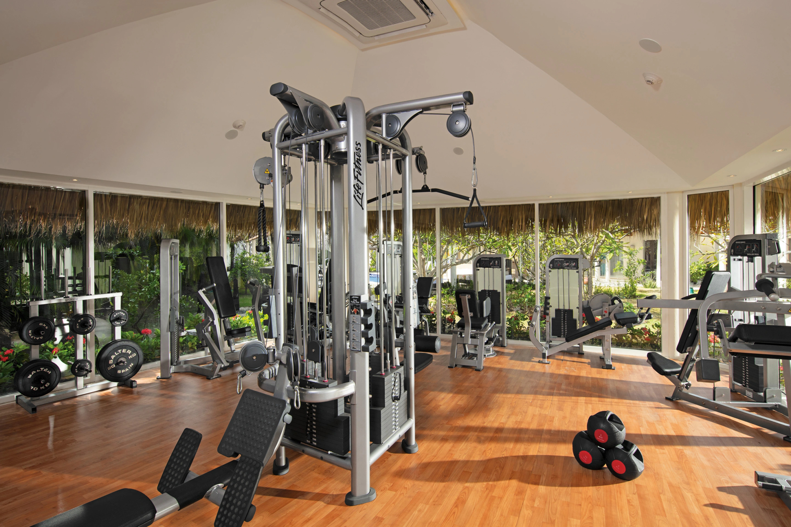 Now Larimar - Preferred Club Deluxe Pool/piscina View