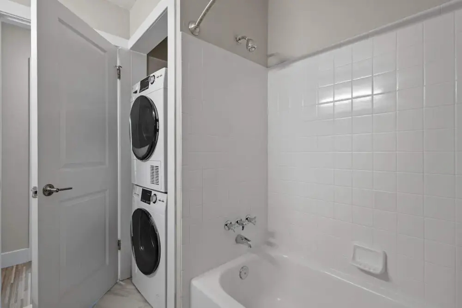 Bright and Airy 2BR 2BA in the Heart of the City