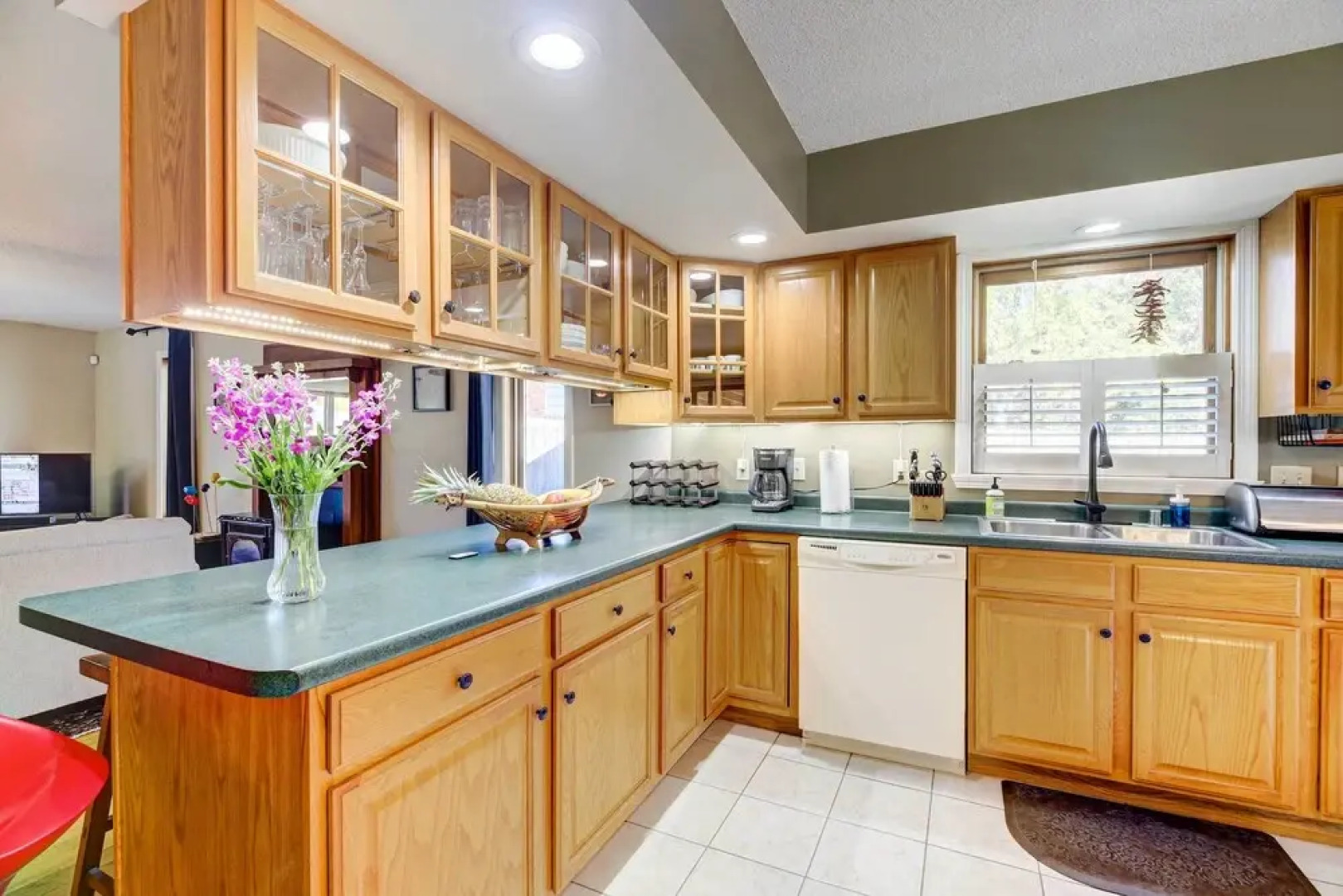 'house of Art' Group Escape By Parks & Lake!