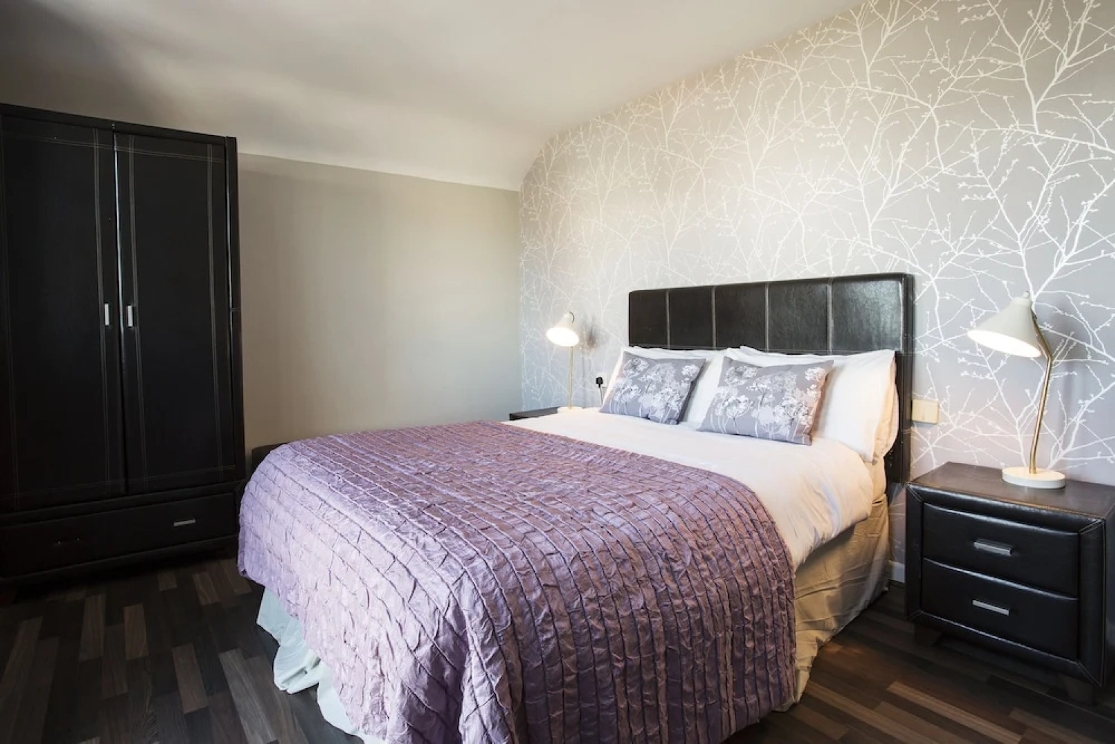 Maddens Bridge Bar, Restaurant & Guesthouse