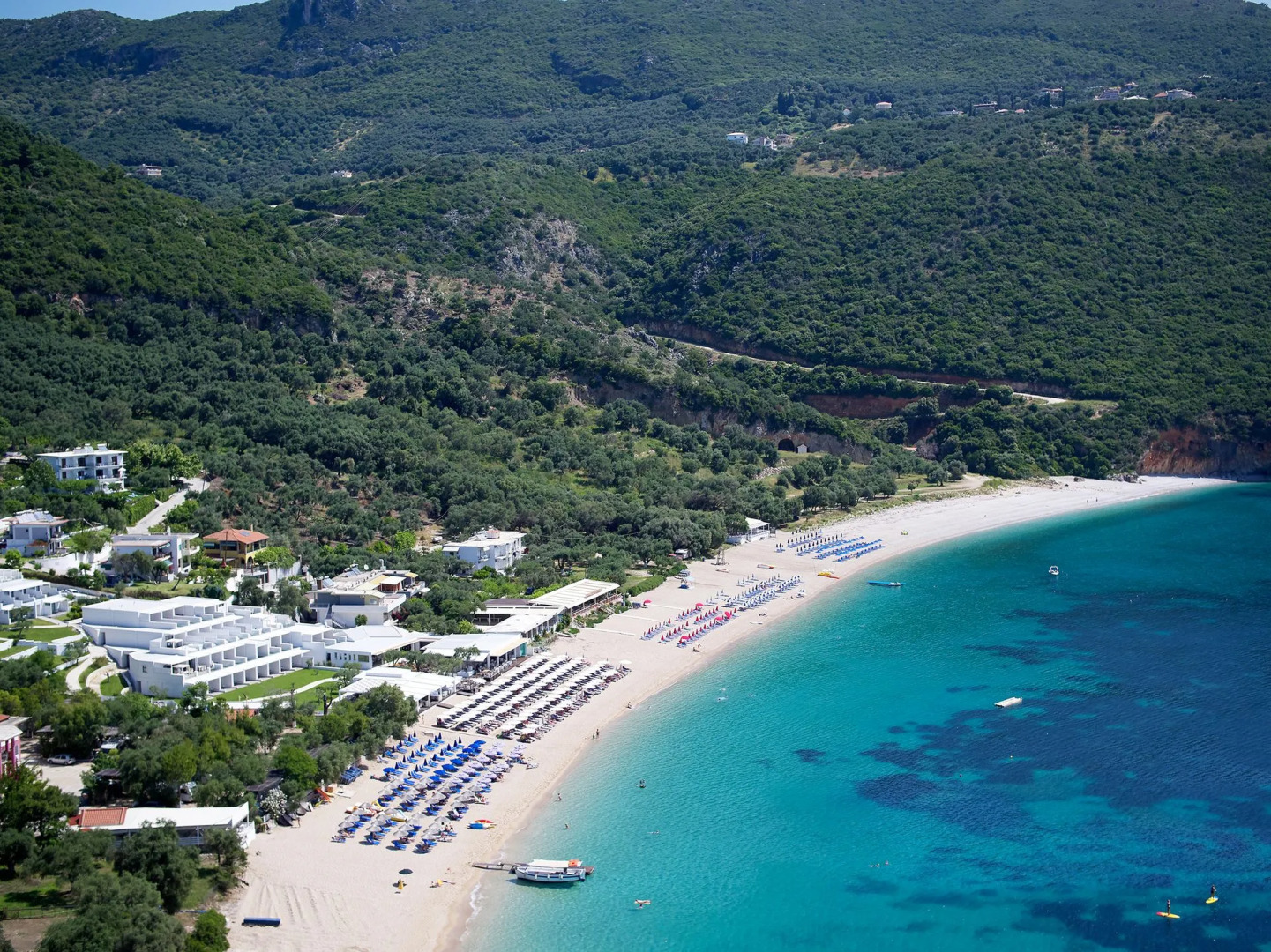 Lichnos Beach Hotel & Suites