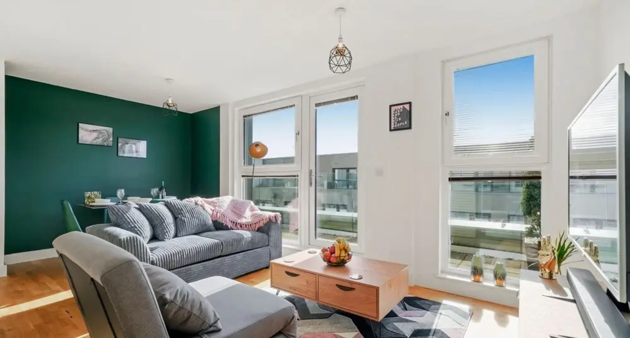 Luxury Eco Super King Apartment With Large Balcony