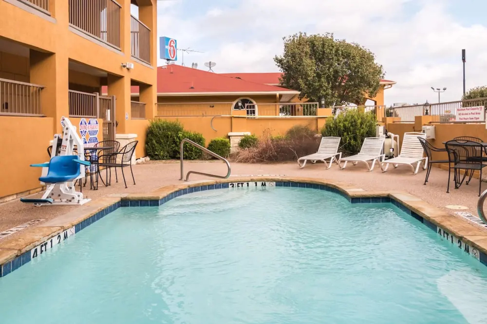 Motel 6 Alvarado, TX
