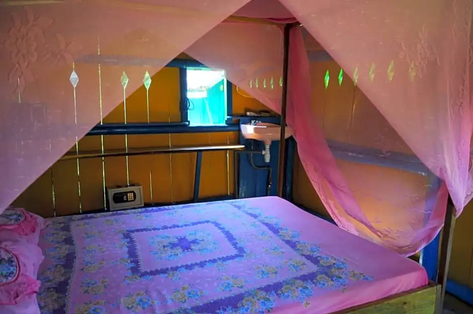 4 Pohon - Les 4 Arbres