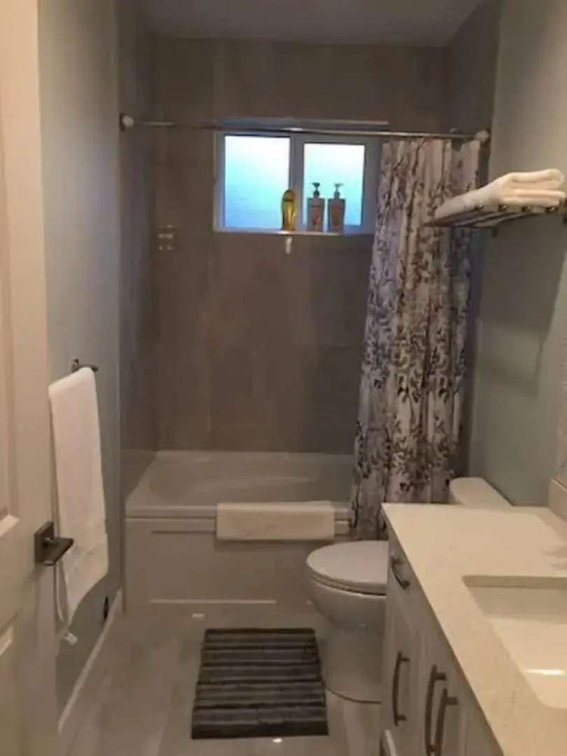 Arbutus Rose House by Elevate Rooms