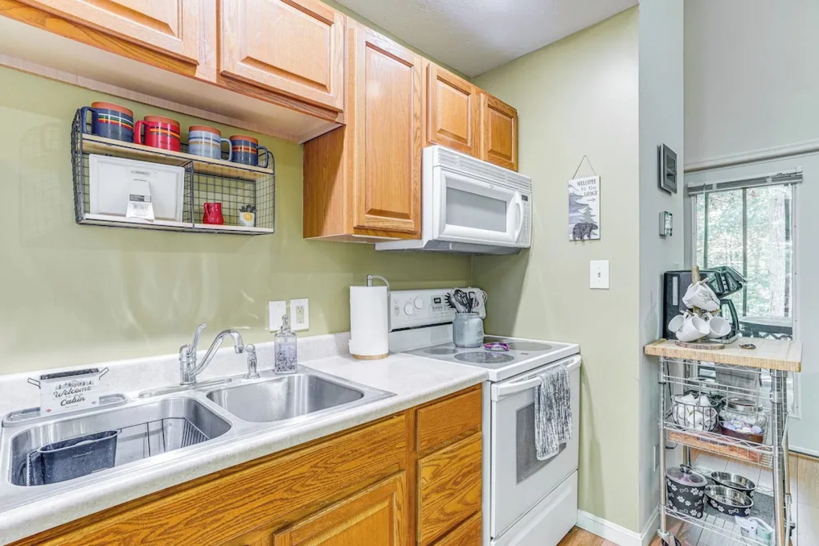 Cabin w/ Deck & Screened-in Porch in New Market!