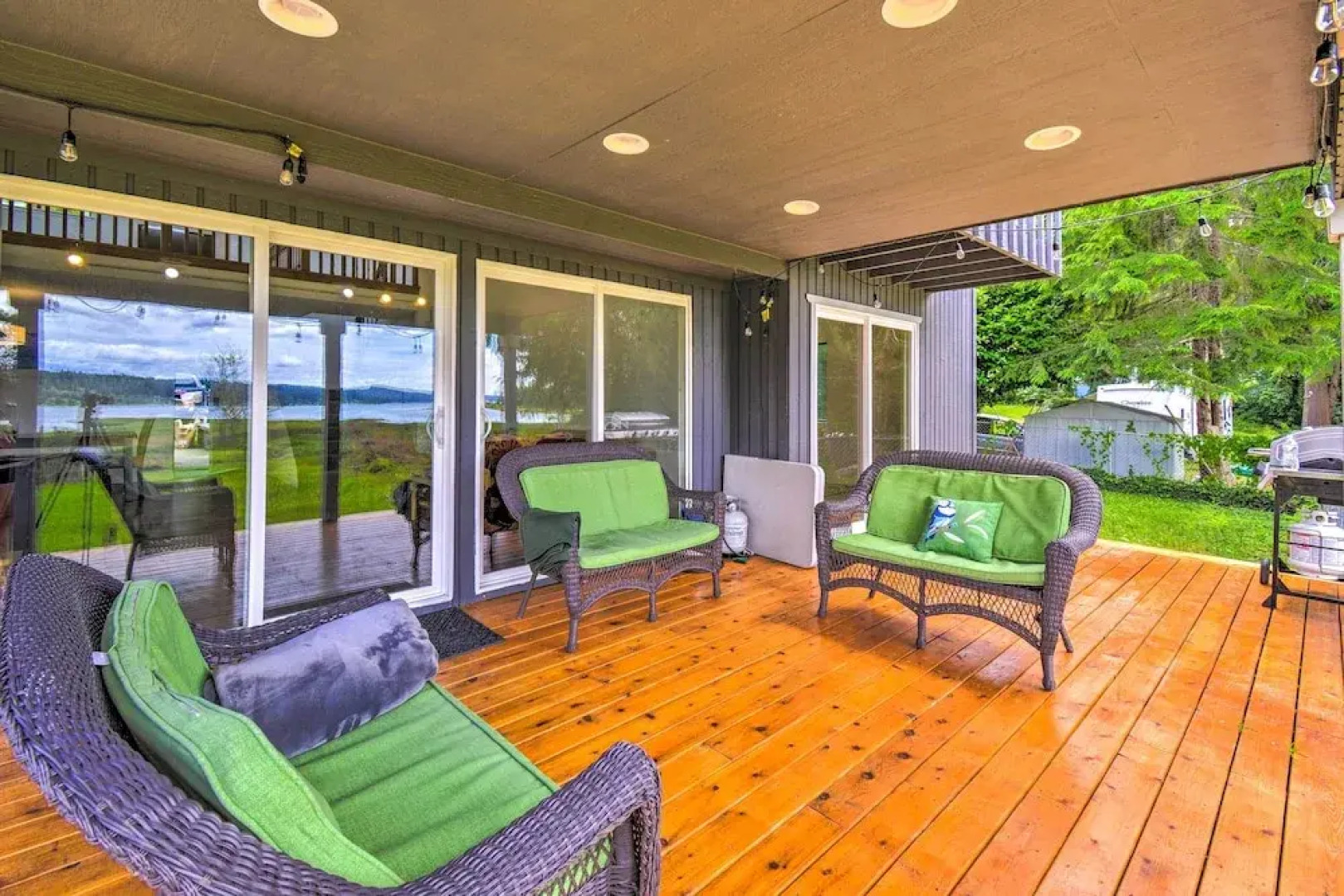 Stunning Hood Canal Getaway w/ Private Deck!