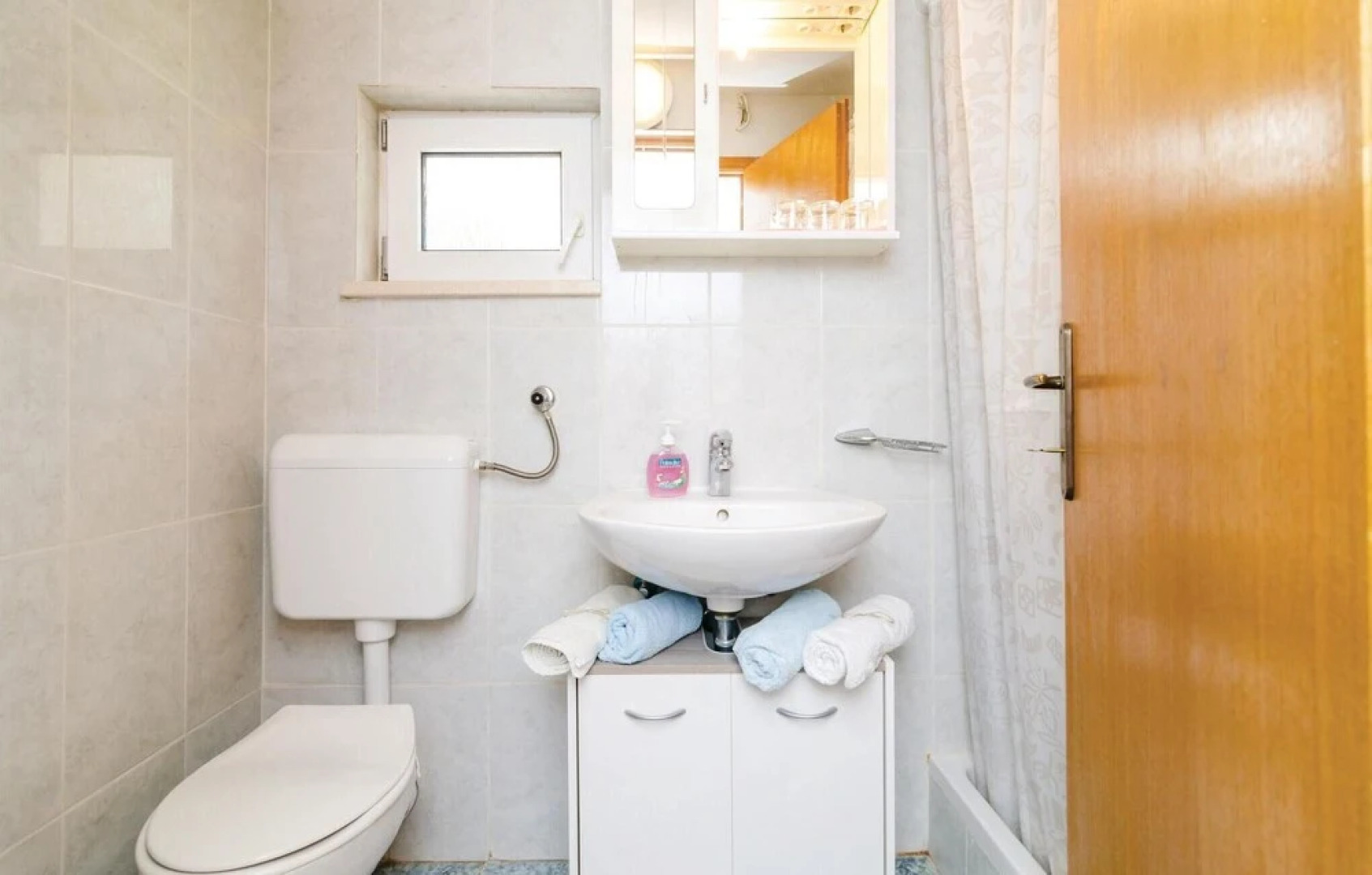 Awesome Home in Plat With Wifi and 1 Bedrooms