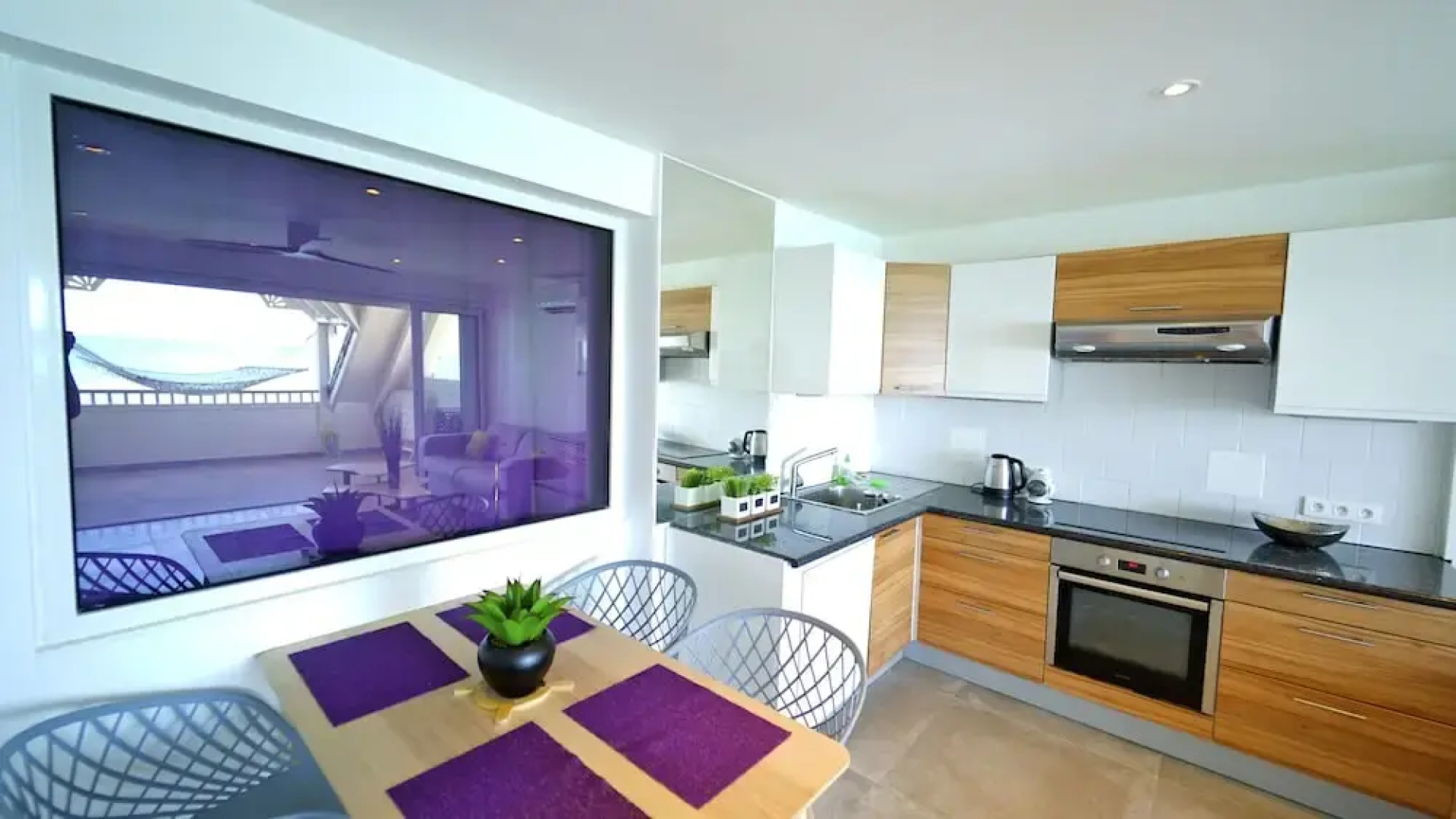 Grand Case Beachfront Apartment