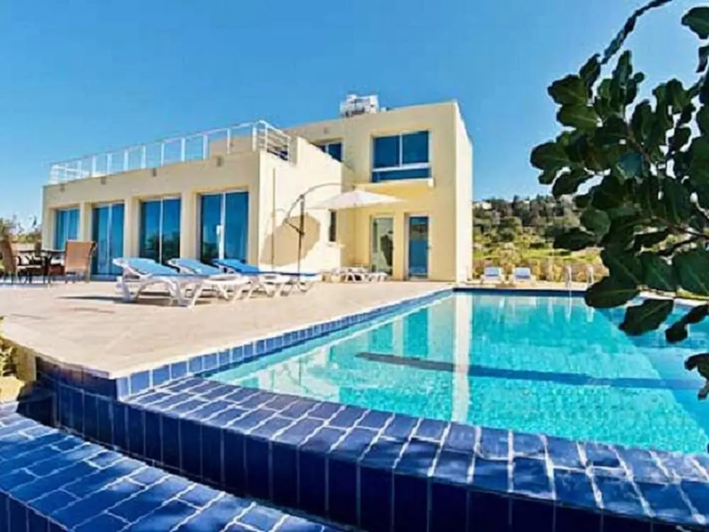 Sunny Villa, a Perfect Spacious Villa With Private Pool, Wifi & Ac in all Rooms