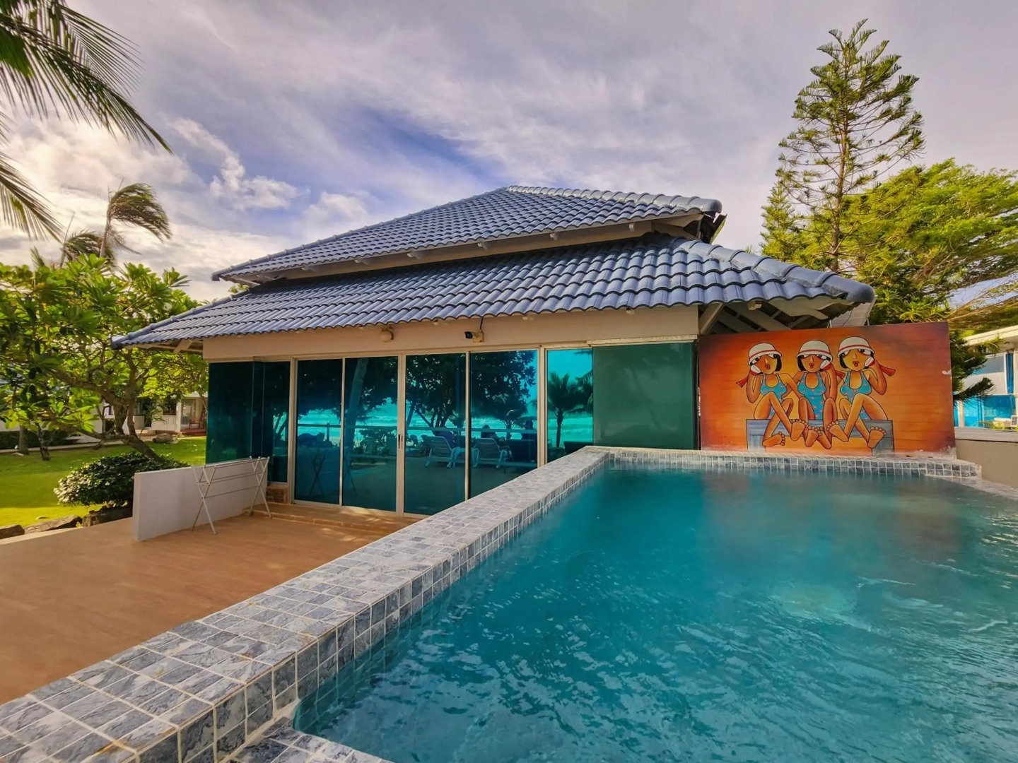 Отель Bandara On Sea