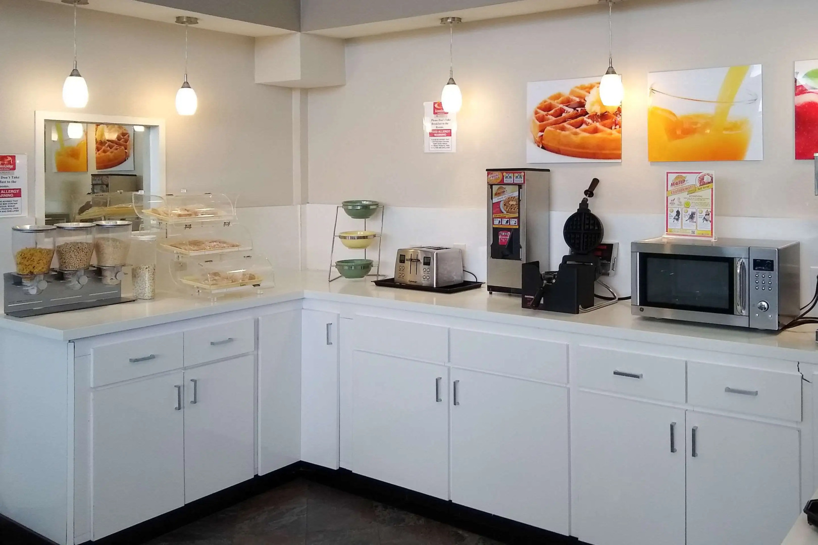 Econo Lodge Inn & Suites West - Energy Corridor