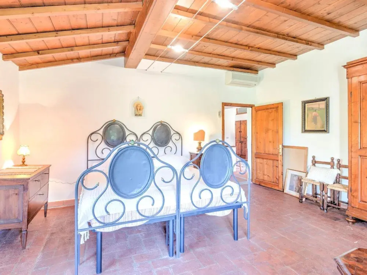 Hilltop Holiday Home in San Miniato with Hot Tub