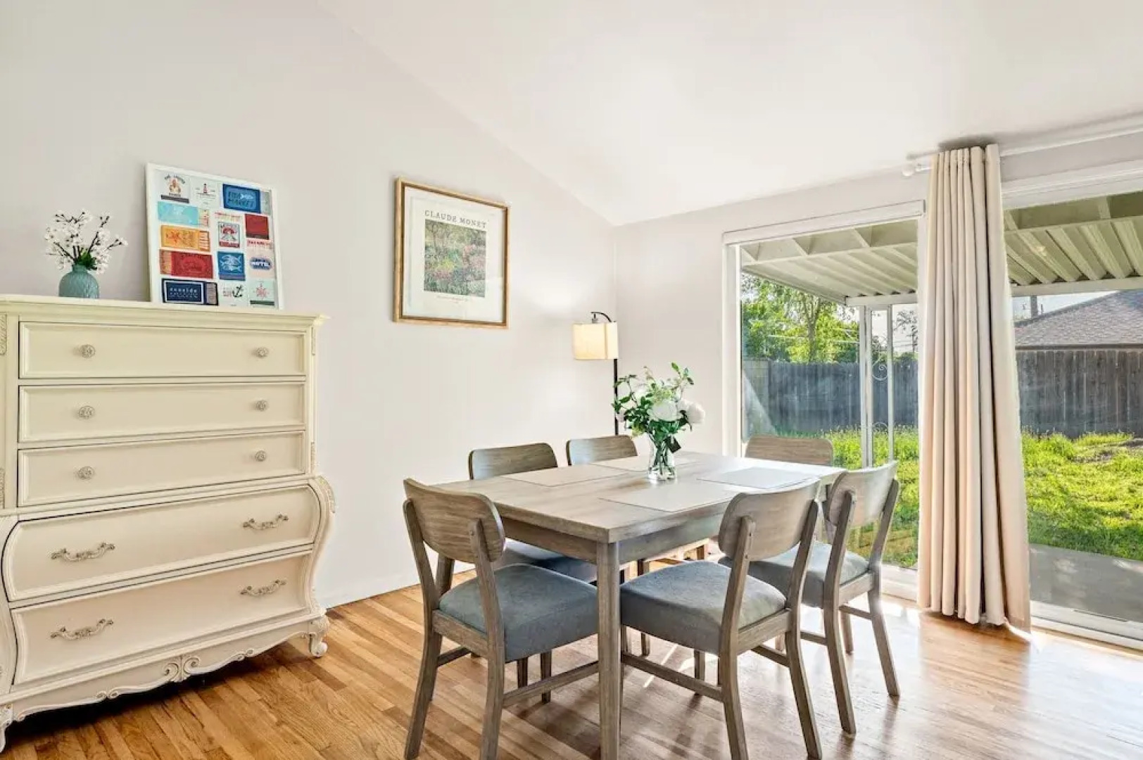 Perfect Family Home With Fireplace Spacious Yard