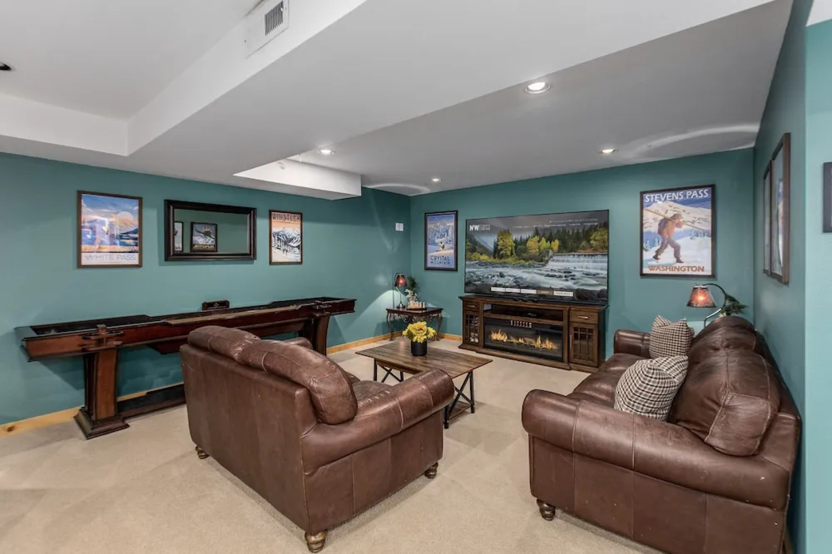 Peterson Acres 3 Bedroom Home by NW Comfy Cabins by RedAwning