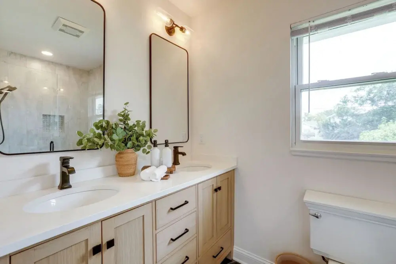 1 Mi to Beaches & Boardwalk: Asbury Park Retreat