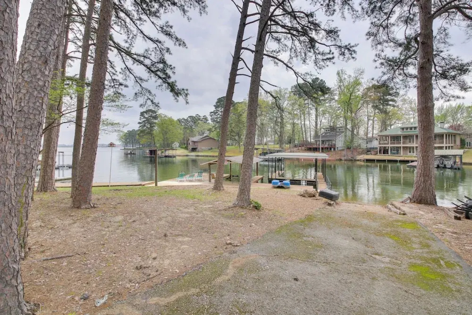 Cozy Lake Cabin w/ Dock in Hot Springs Nat'l Park