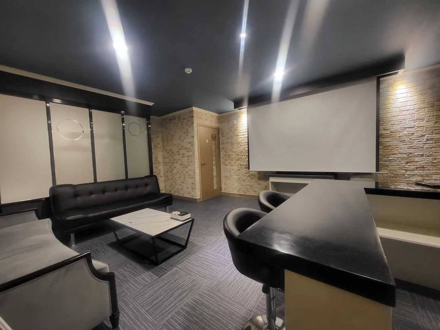 GoldenRoot Hotel in Gimhae