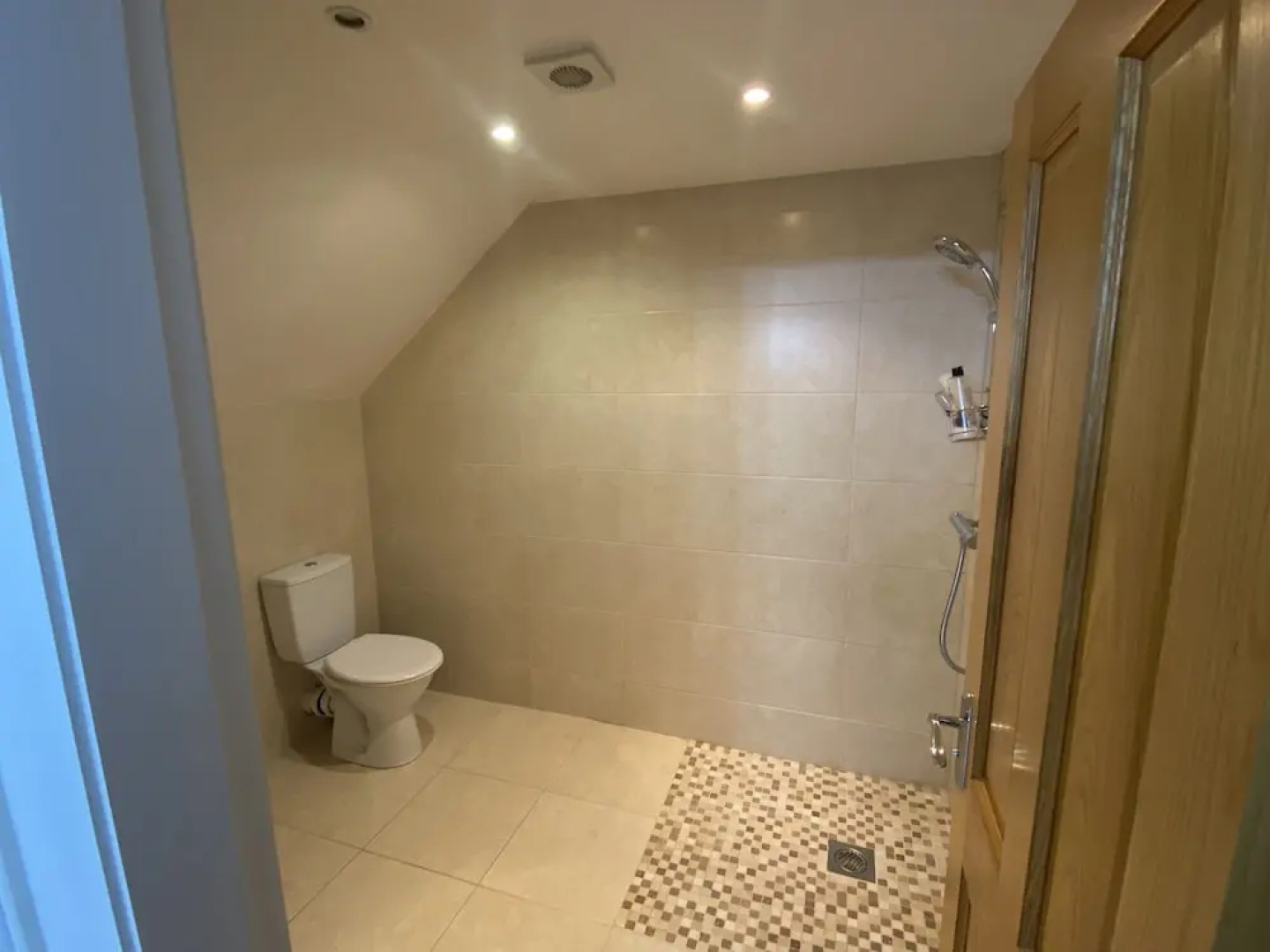 Rostrevor Valley Holiday Park- En-suite Rooms with Hot tub and Private Car Service