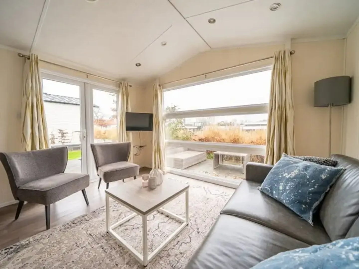 Veluwemeer Chalet With Microwave