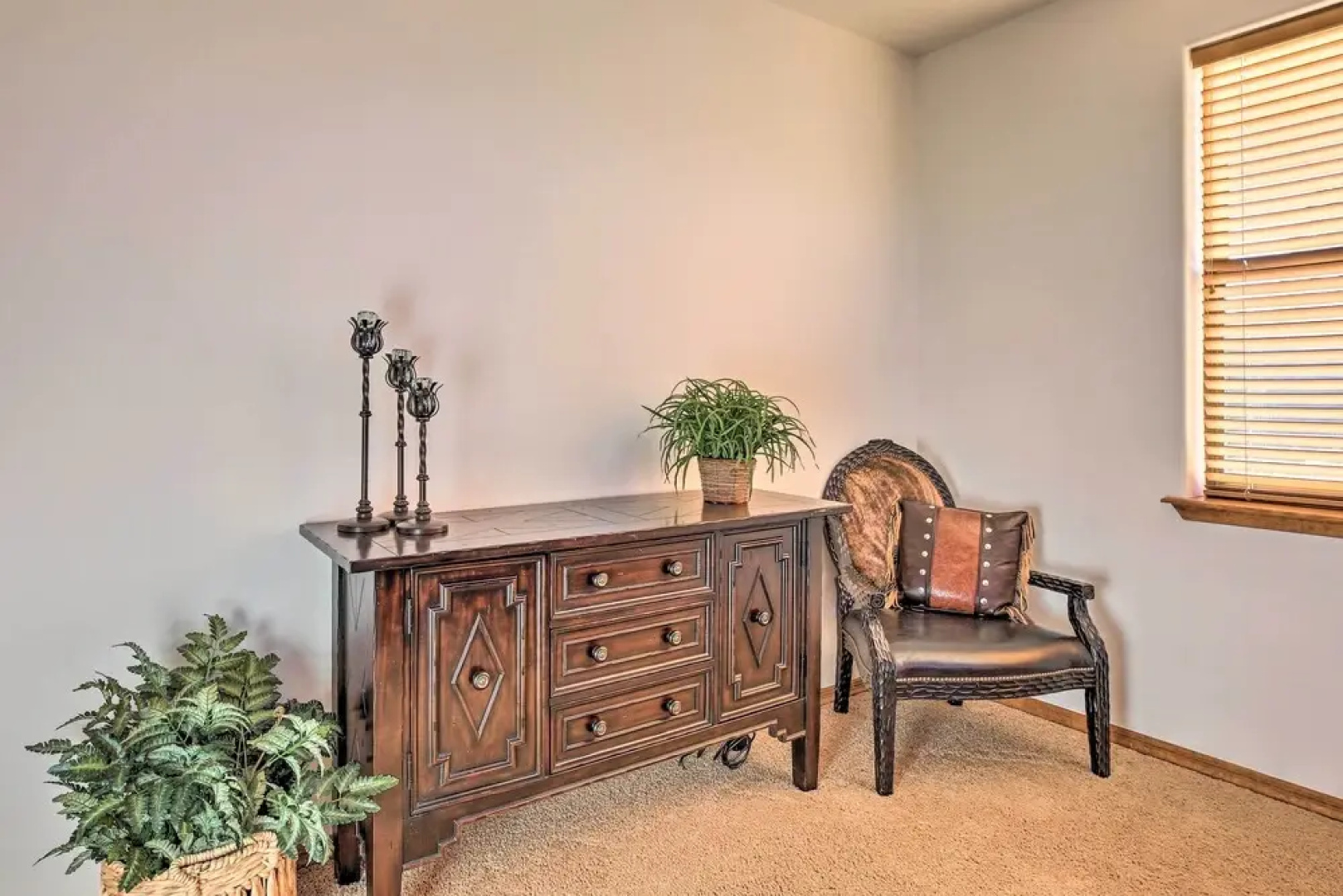 Patio, Deck & Grill: Spacious Show Low Home!