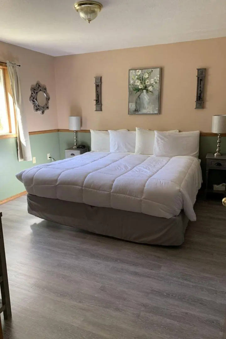 Lamplighter Cabins & Suites