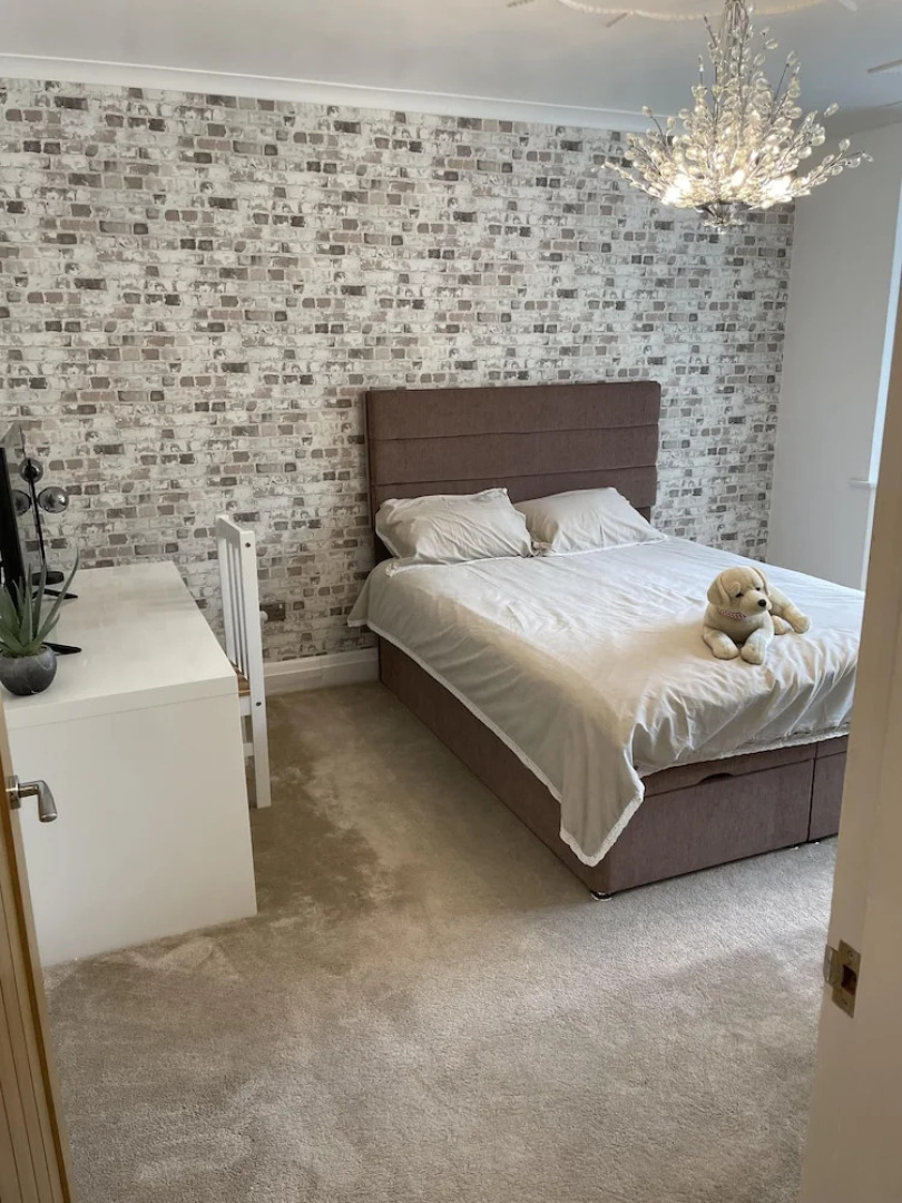 Beautiful 5-bed House in Walsall