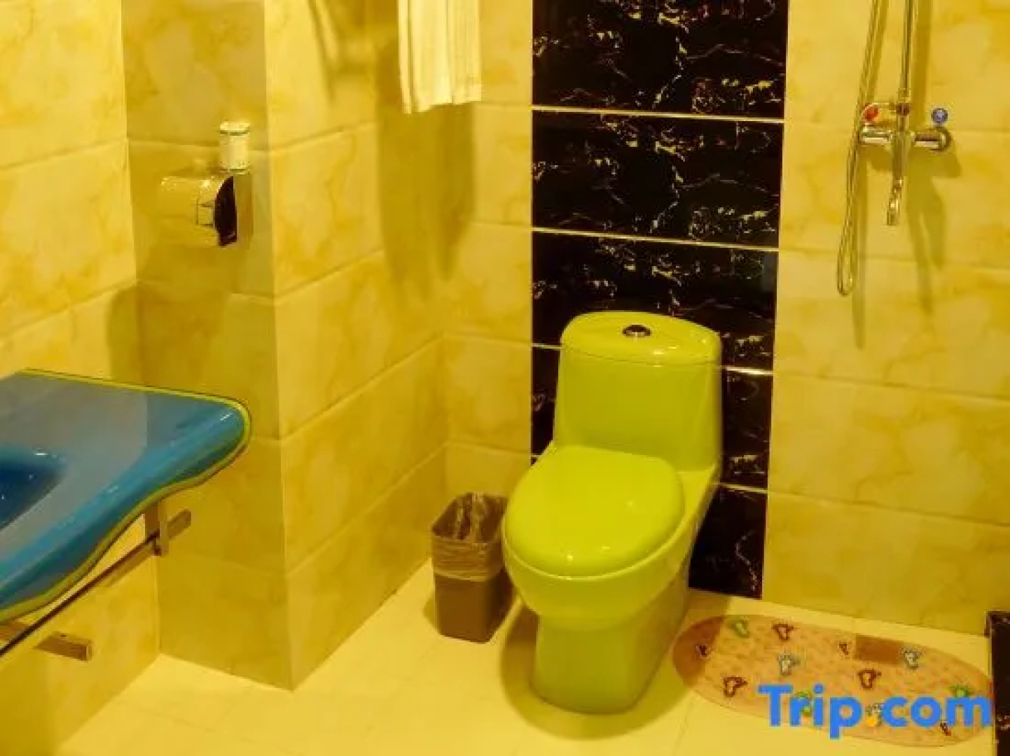 Ding Good Hotel Ruili
