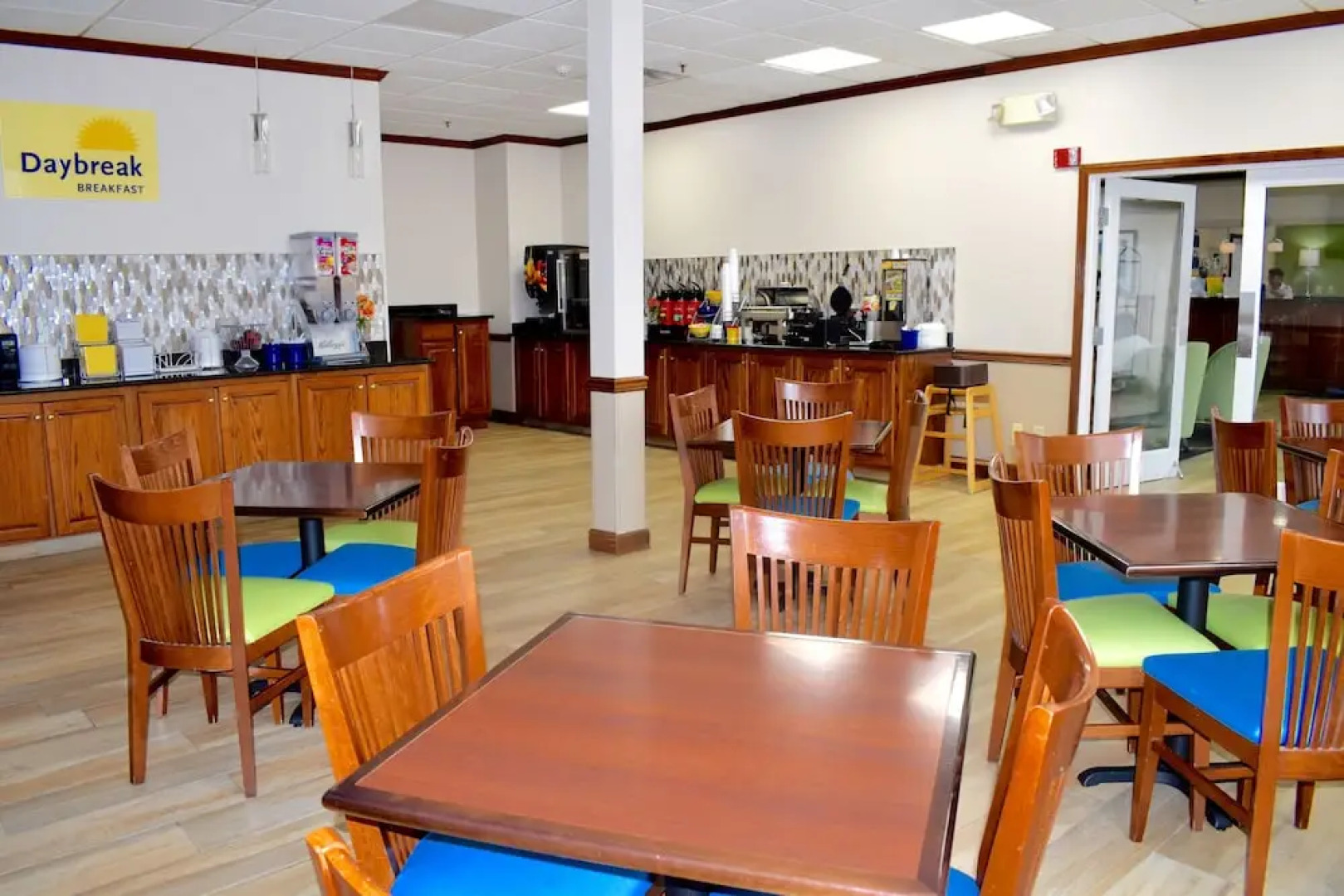 Days Inn & Suites Tucker/Northlake