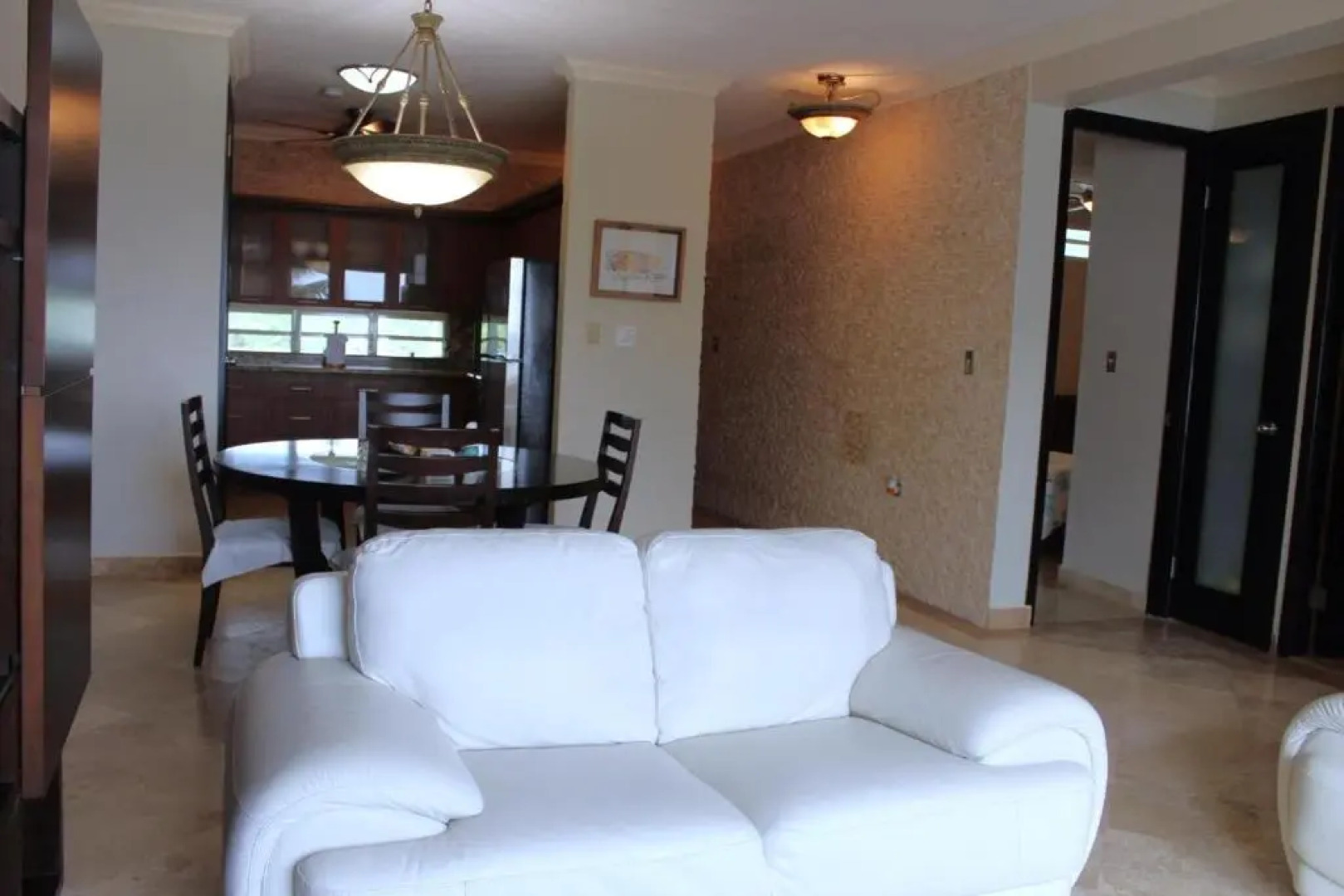 Beachfront 2 bdr apt with beautiful views