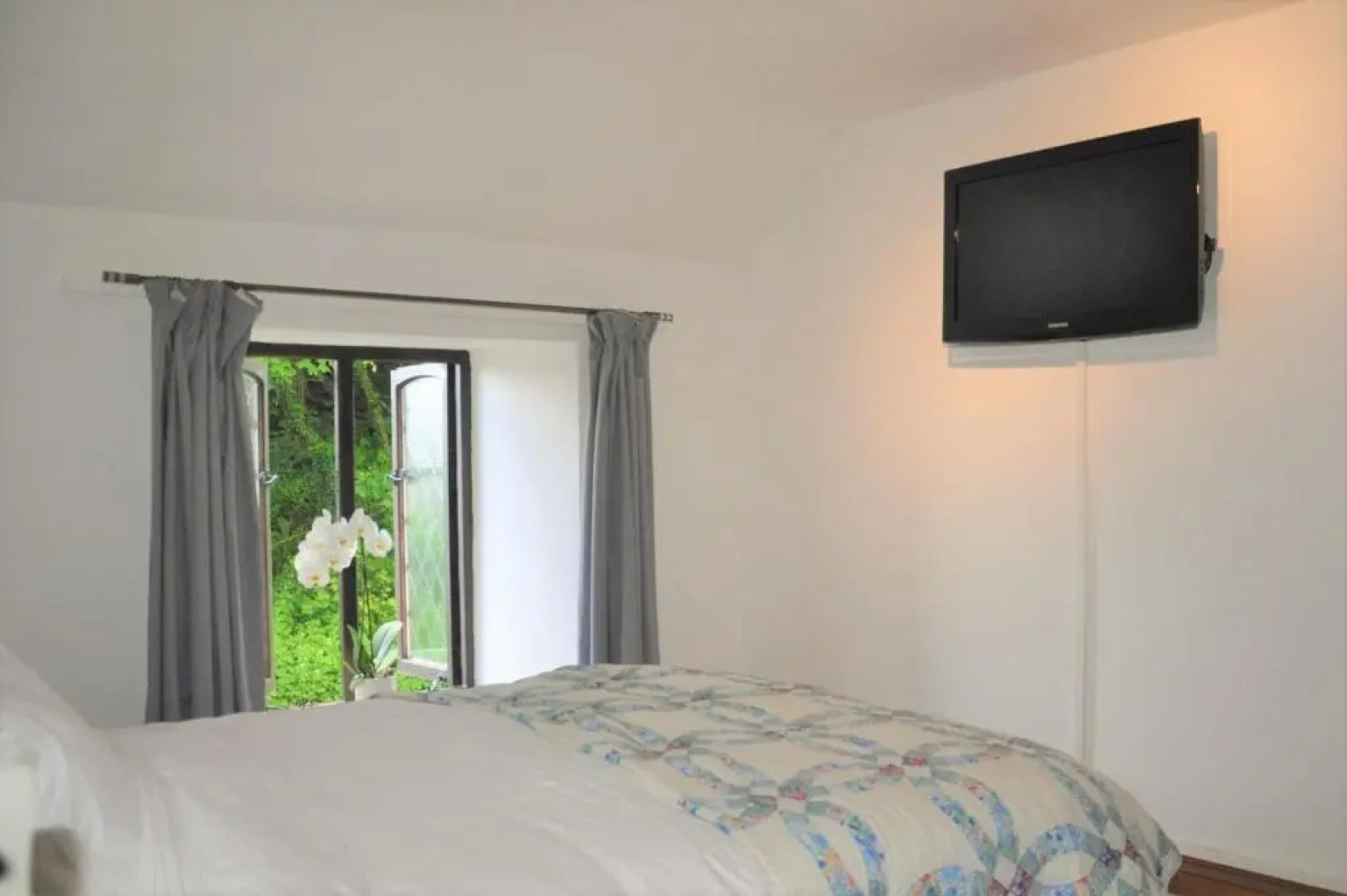 Charming Guest House in Cornish Countryside