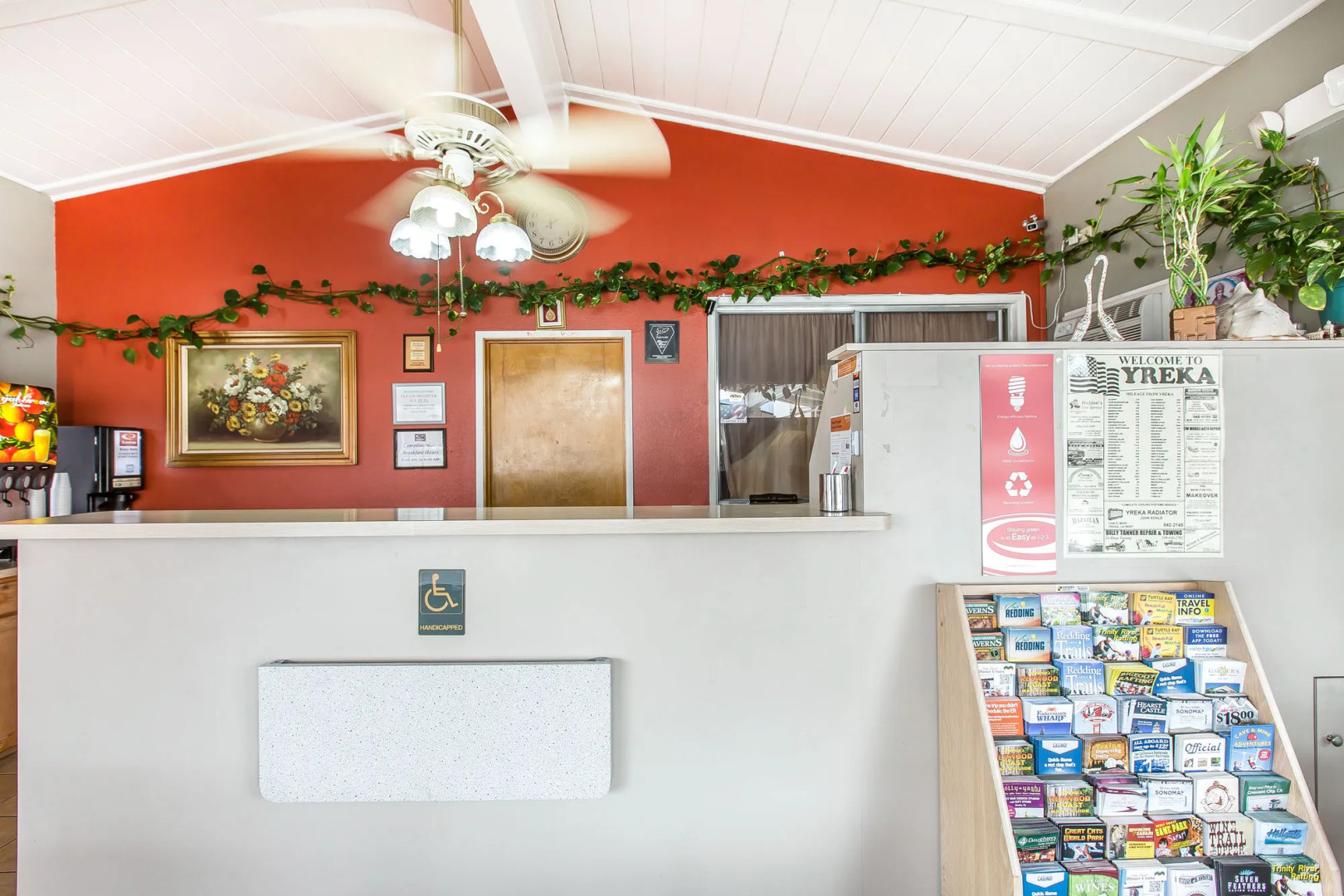 Econo Lodge Inn & Suites Yreka