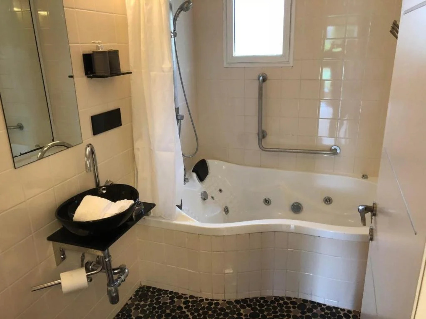 Nuriel Fruit & Guest House