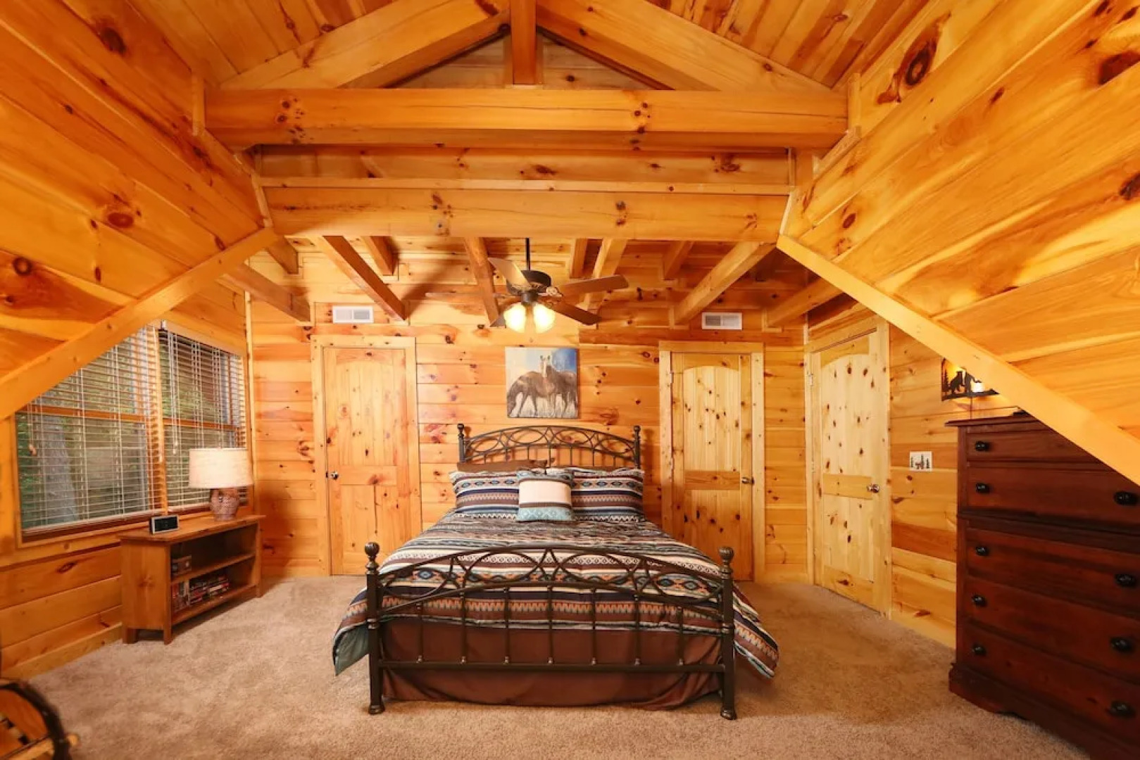 Black Bear Hideaway - Five Bedroom Cabin